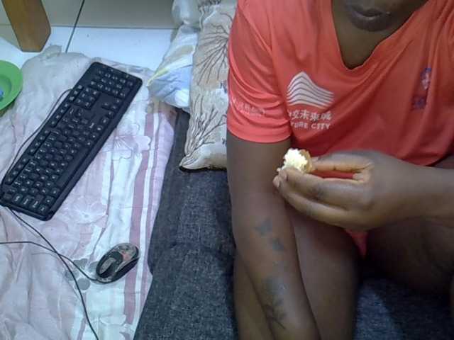 Prettybrina live cam on BongaCams