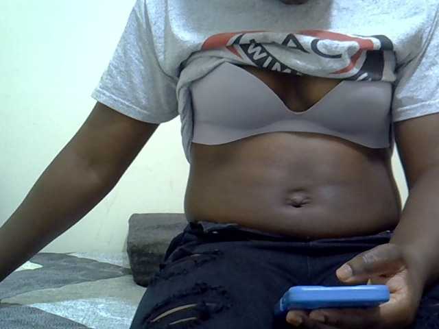 Prettybrina live cam on BongaCams