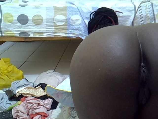 Prettybrina live cam on BongaCams
