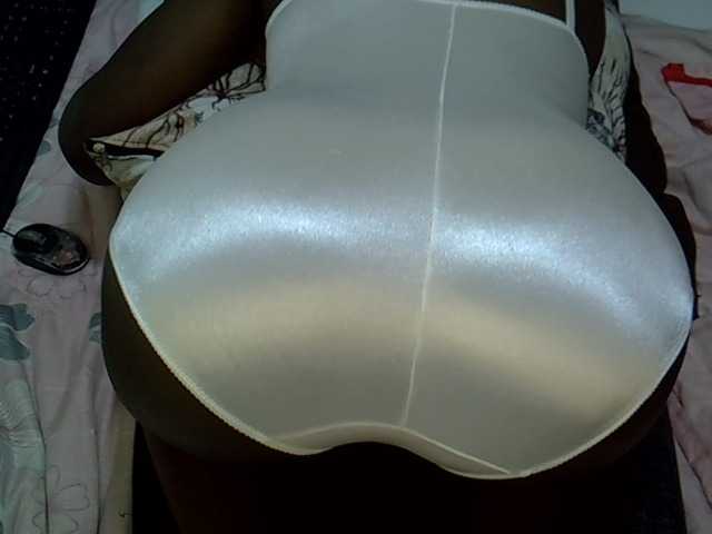 Prettybrina live cam on BongaCams