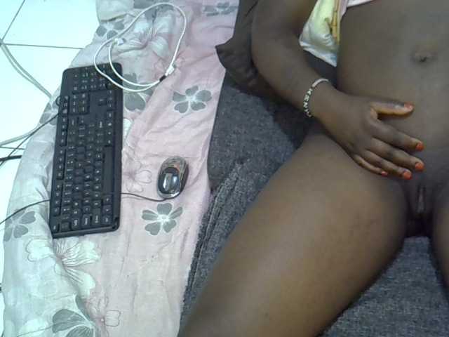 Prettybrina live cam on BongaCams