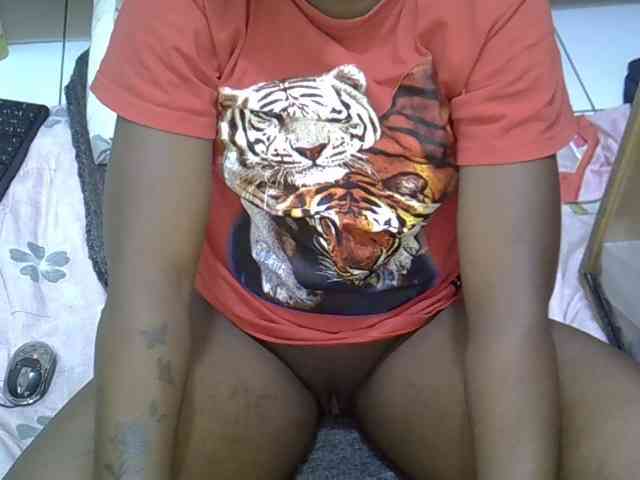 Prettybrina webcam