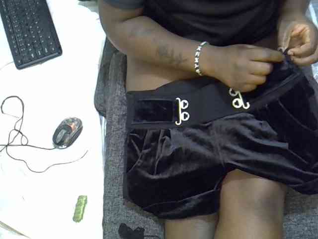 Prettybrina webcam