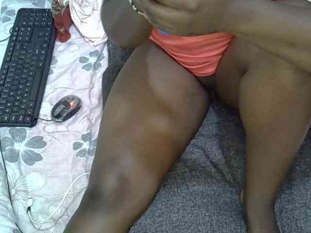Prettybrina webcam