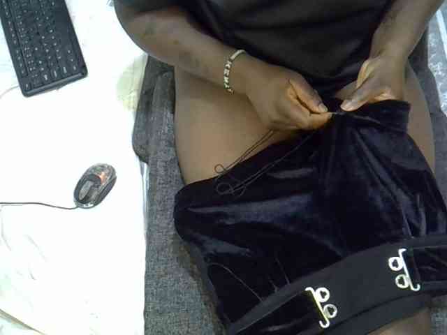 Prettybrina webcam