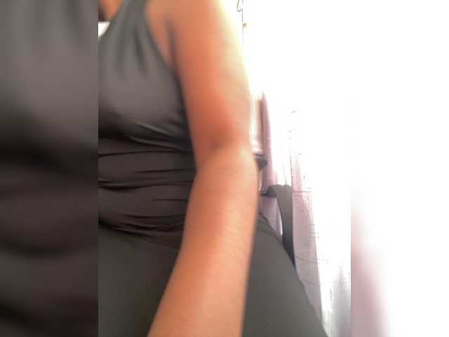 junellaa live cam on BongaCams