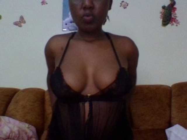 Prettiea live cam on BongaCams