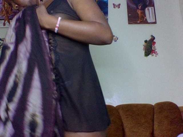 Prettiea live cam on BongaCams