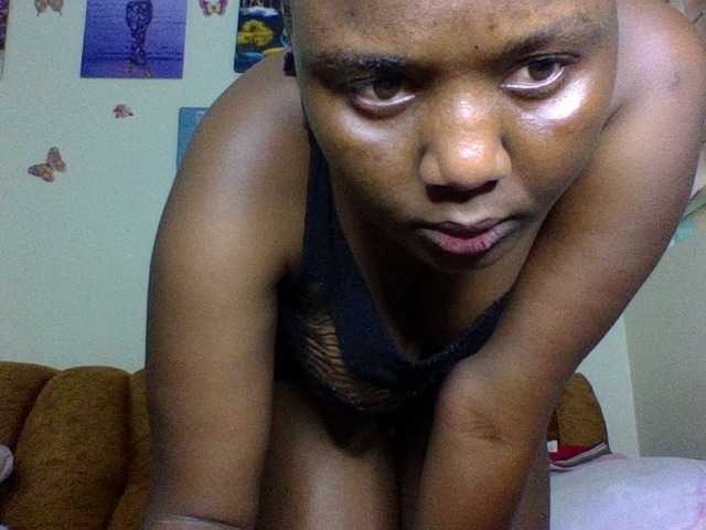 Prettiea live cam on BongaCams