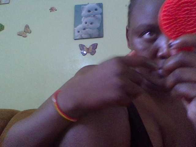 Prettiea live cam on BongaCams