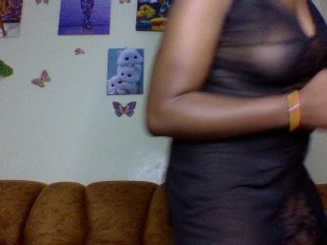 Prettiea live cam on BongaCams