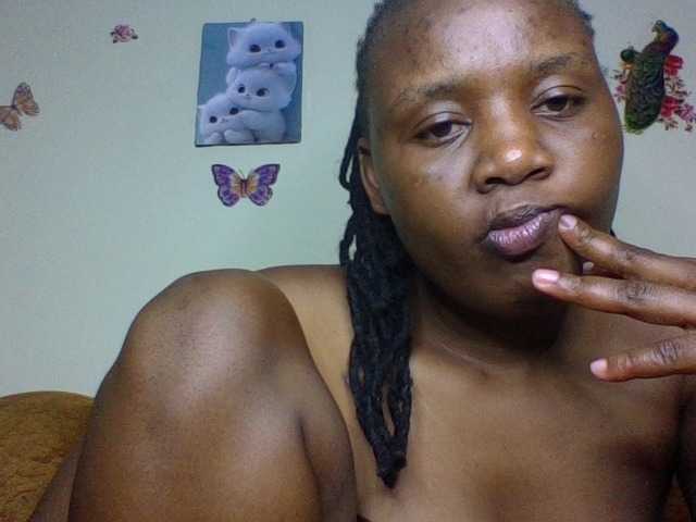 Prettiea live cam on BongaCams