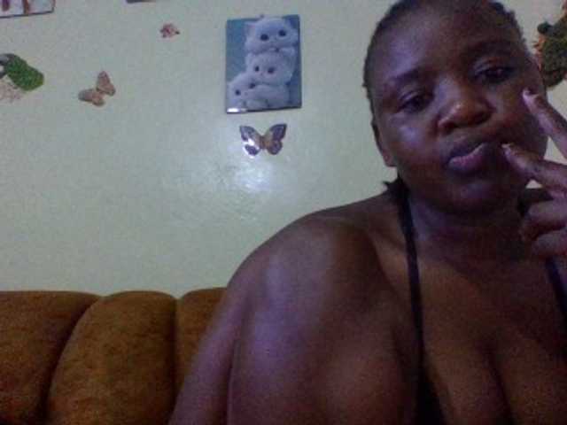 Prettiea live cam on BongaCams