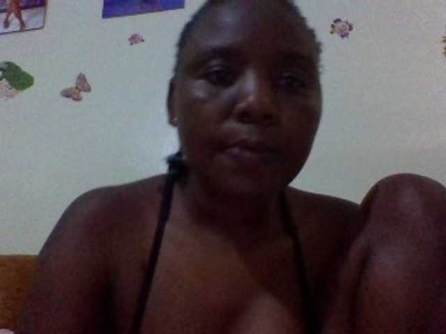 Prettiea live cam on BongaCams