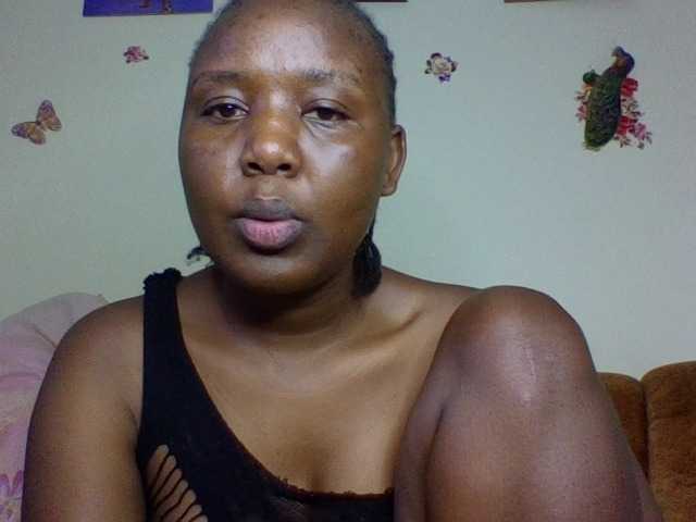 Prettiea — live female cam