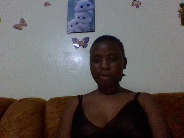 Prettiea live cam on BongaCams