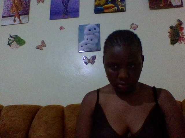 Prettiea live cam on BongaCams