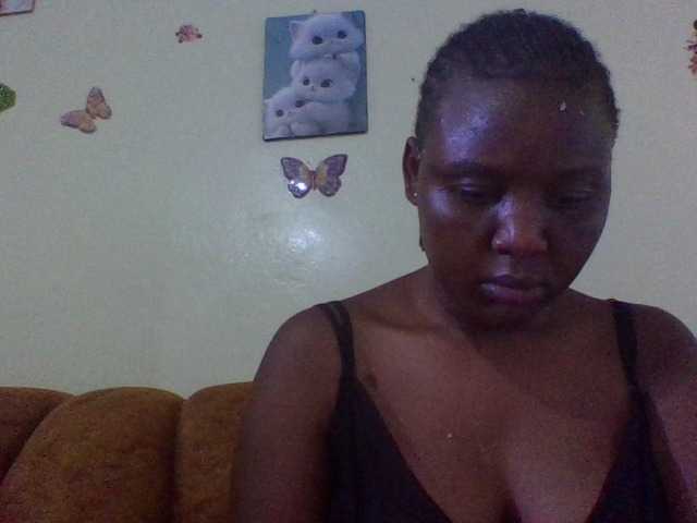Prettiea live cam on BongaCams