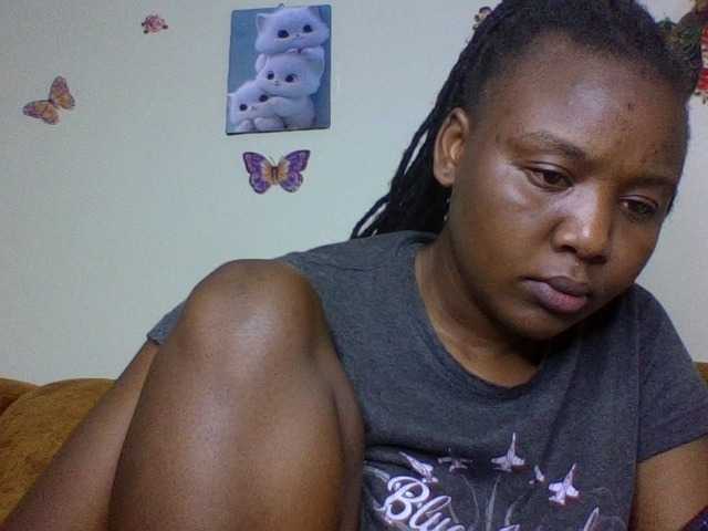 Prettiea live cam on BongaCams