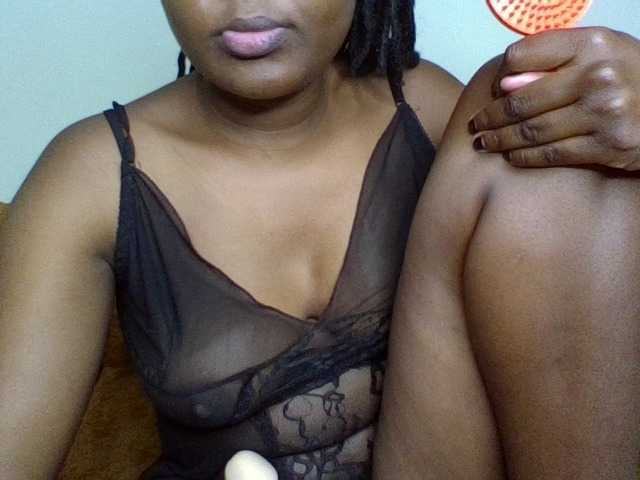 Prettiea live cam on BongaCams