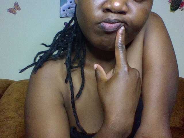 Prettiea live cam on BongaCams