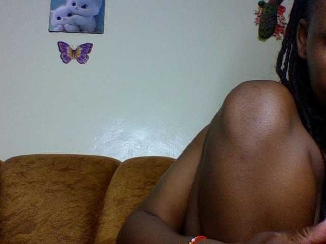 Prettiea live cam on BongaCams
