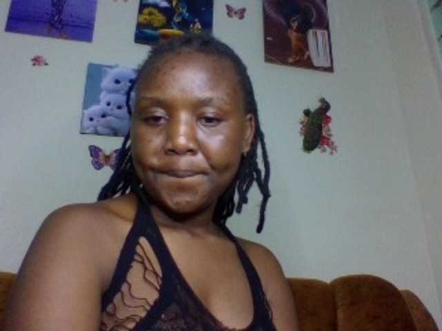 Prettiea live cam on BongaCams