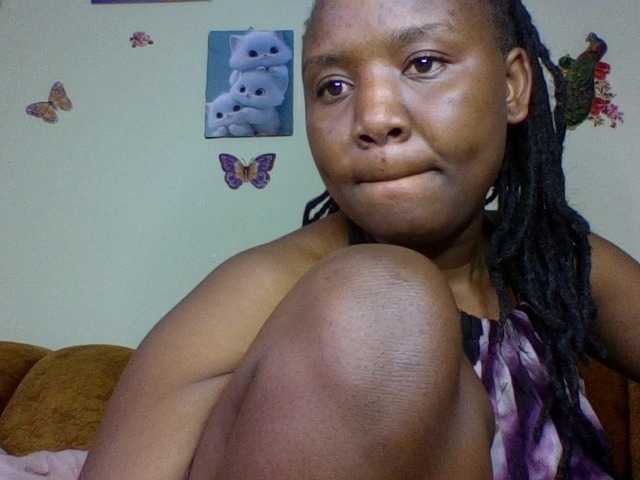 Prettiea live cam on BongaCams
