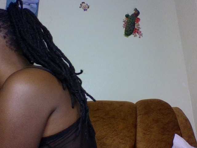 Prettiea live cam on BongaCams
