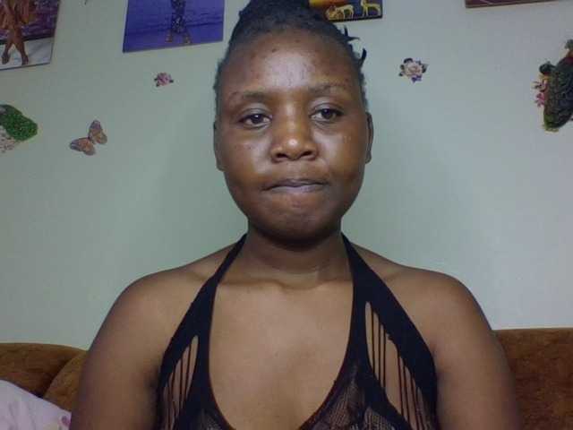 Prettiea live cam on BongaCams