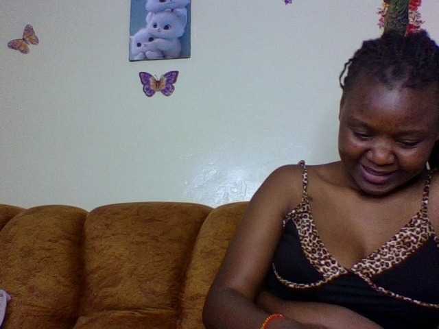 Prettiea live cam on BongaCams