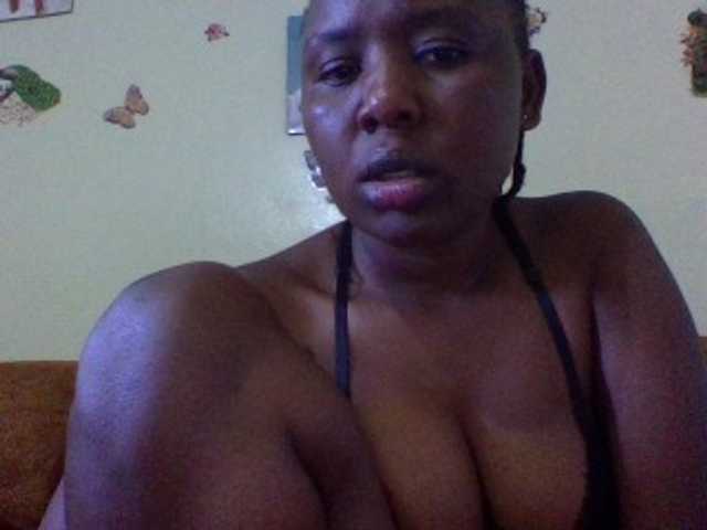 Prettiea live cam on BongaCams