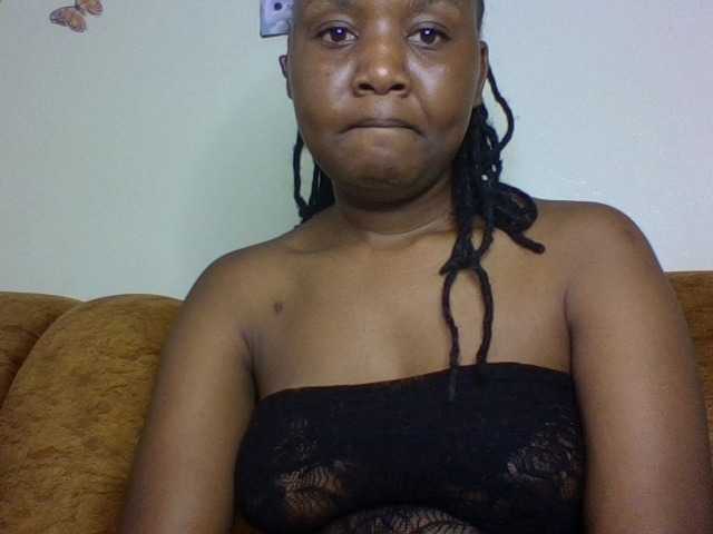 Prettiea live cam on BongaCams