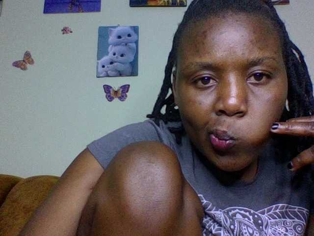Prettiea live cam on BongaCams