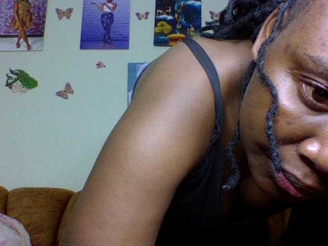 Prettiea live cam on BongaCams