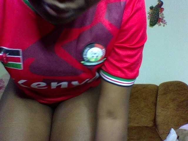 Prettiea live cam on BongaCams