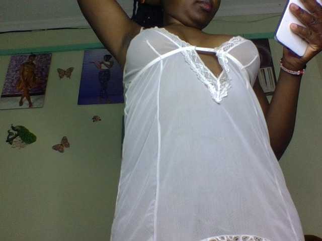 Prettiea live cam on BongaCams