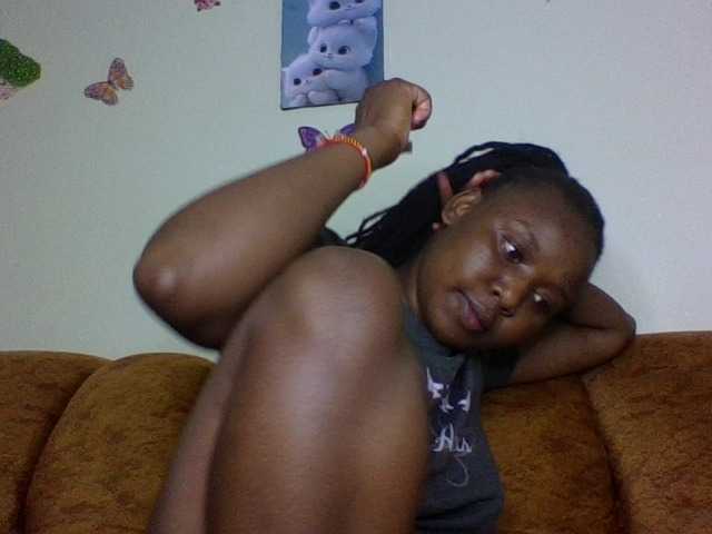 Prettiea live cam on BongaCams