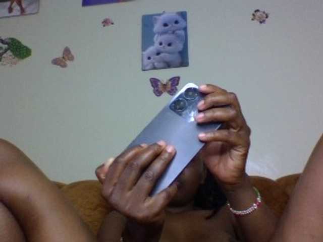 Prettiea live cam on BongaCams