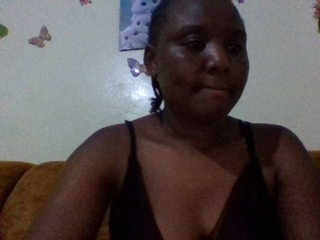 Prettiea live cam on BongaCams