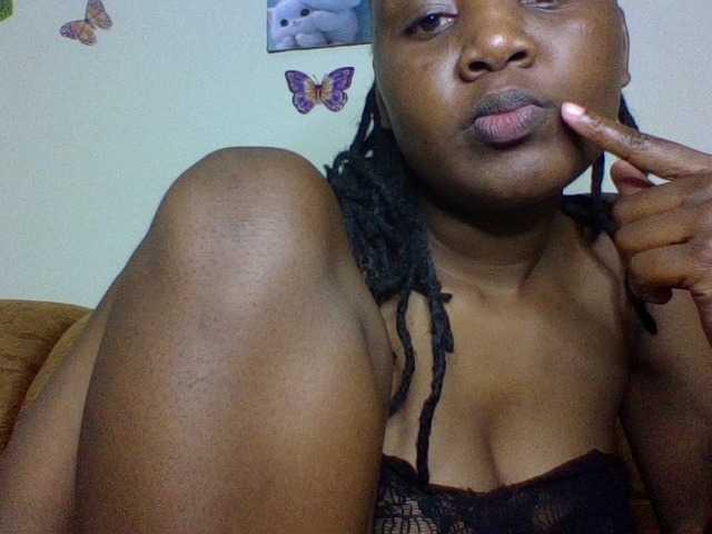 Prettiea live cam on BongaCams