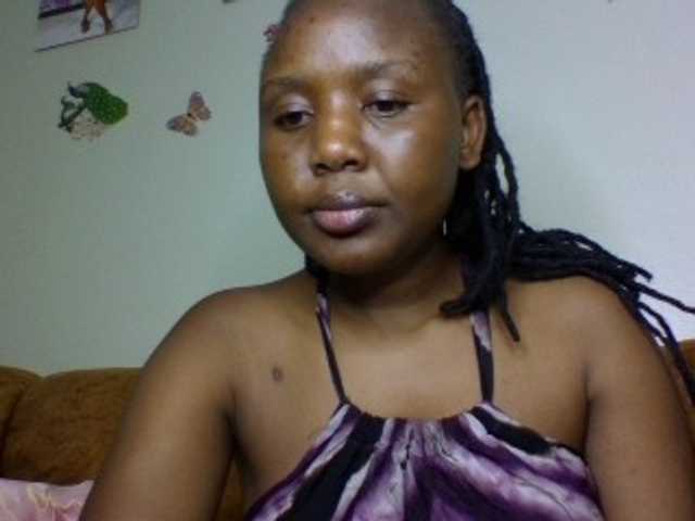 Prettiea live cam on BongaCams
