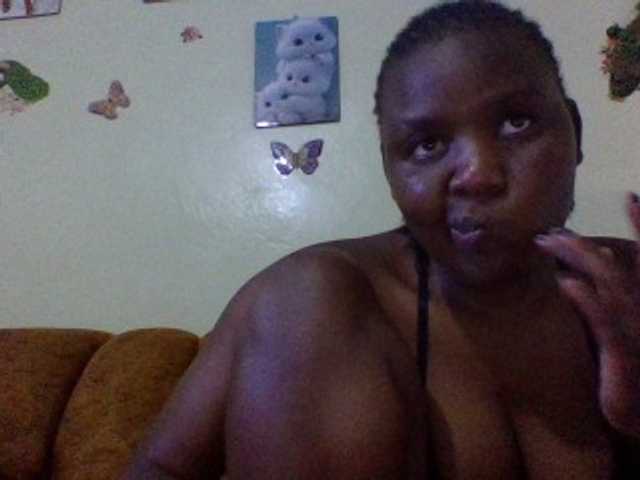 Prettiea live cam on BongaCams