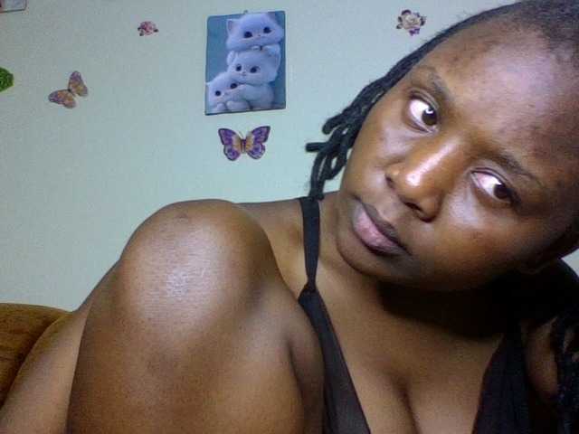 Prettiea live cam on BongaCams