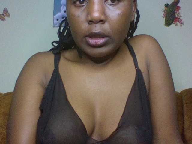 Prettiea live cam on BongaCams