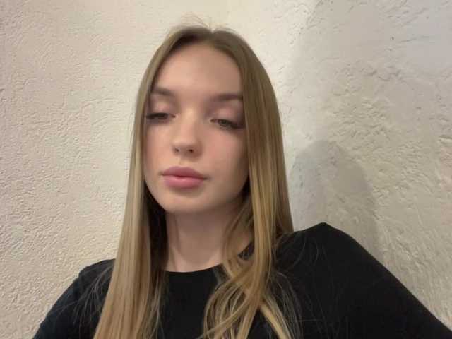 JenniLichtenstein live cam on BongaCams