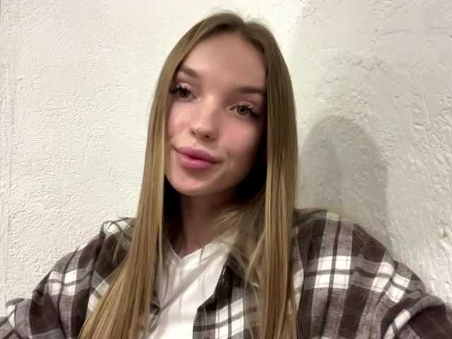 JenniLichtenstein live cam on BongaCams