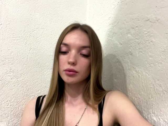 JenniLichtenstein live cam on BongaCams