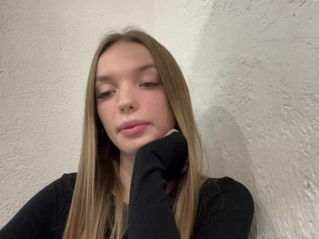 JenniLichtenstein live cam on BongaCams