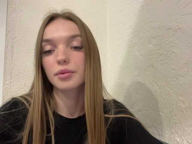 JenniLichtenstein live cam on BongaCams